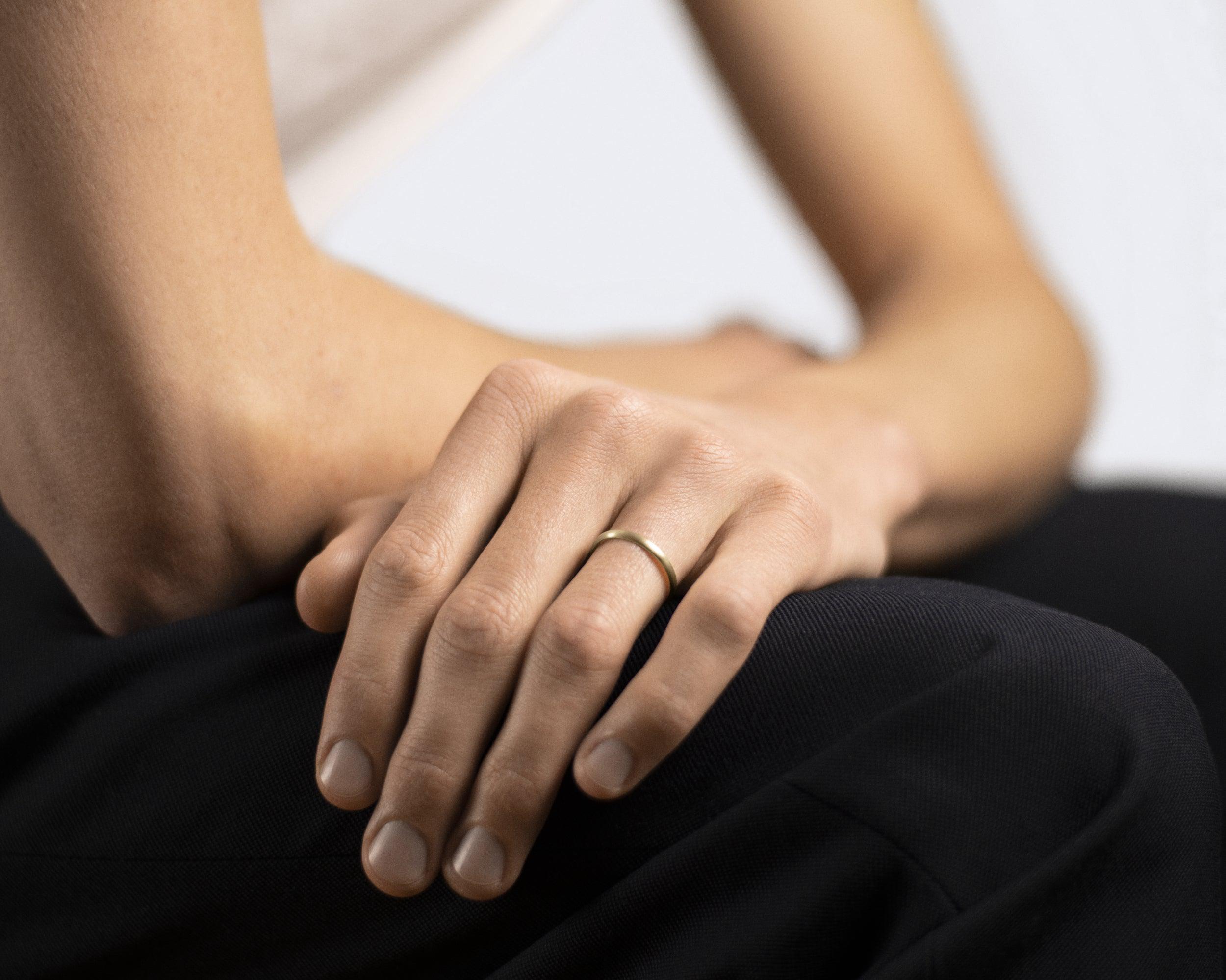 half bangle ring la 2g