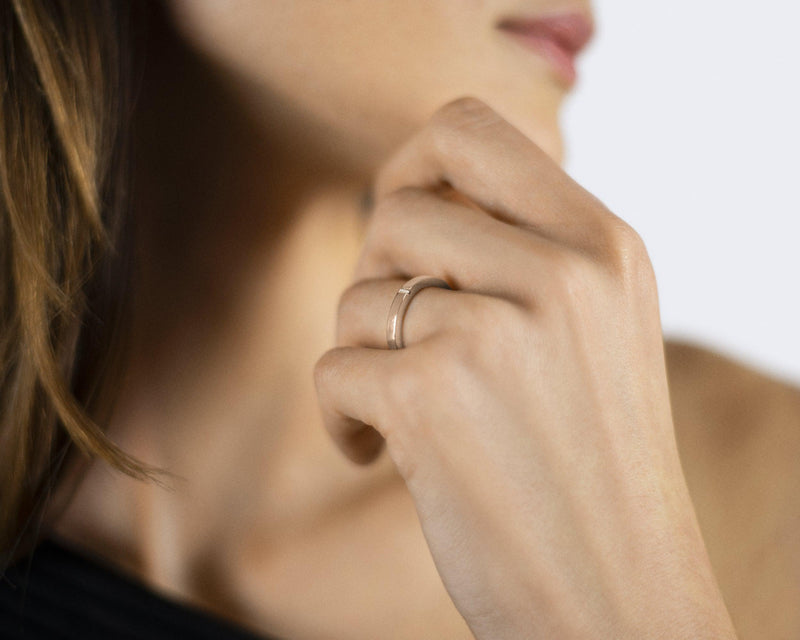 2mm ribbon ring with diamond la 5g